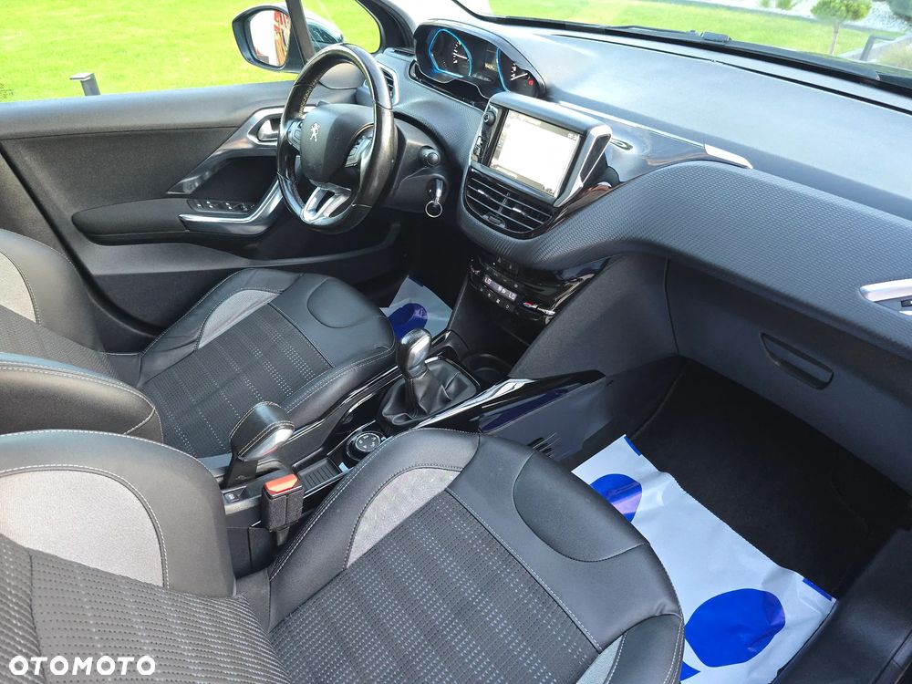 Peugeot 2008 1.2 Pure Tech Allure S&S - 8