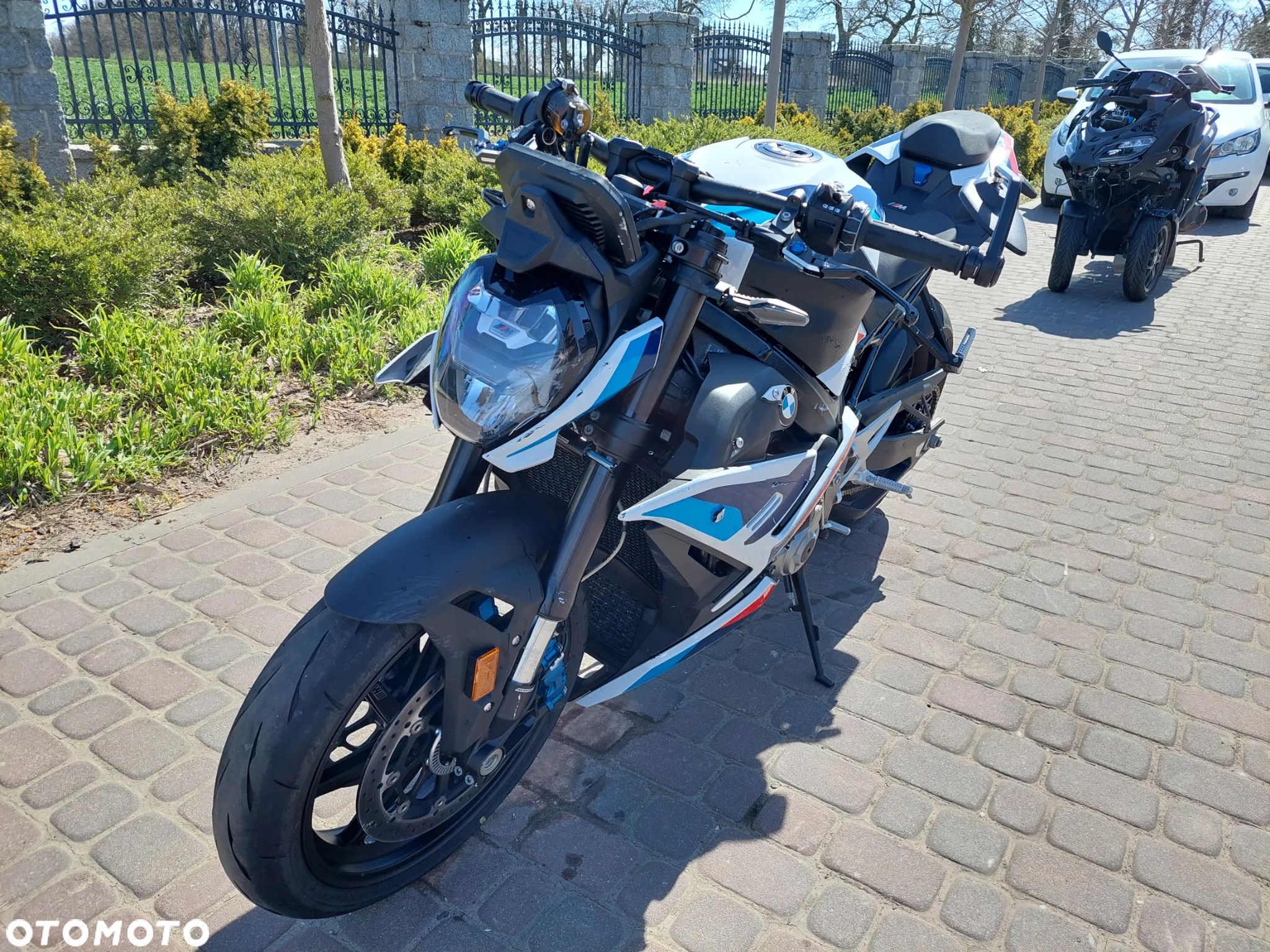 BMW S - 1