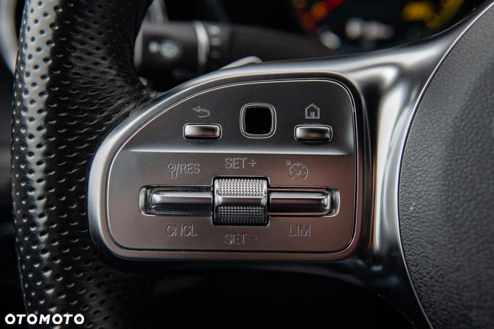 Mercedes-Benz GLC 300 4Matic 9G-TRONIC AMG Line - 37