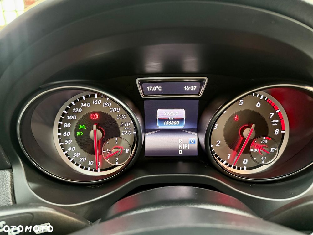 Mercedes-Benz GLA 180 7G-DCT Urban - 17