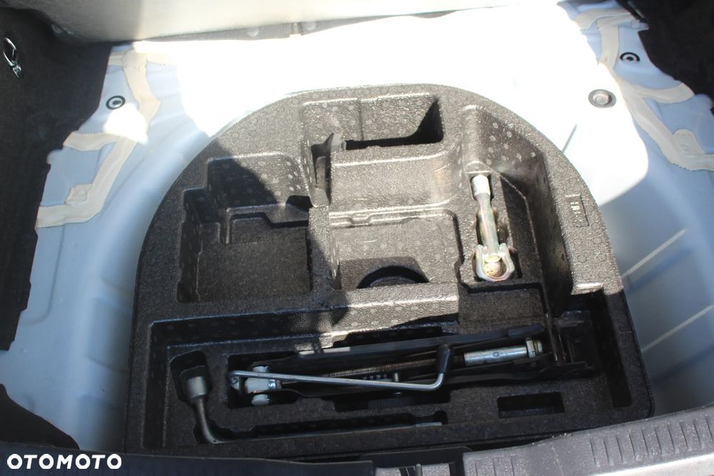 Toyota Auris 1.33 Dual-VVT-i Life Plus - 29