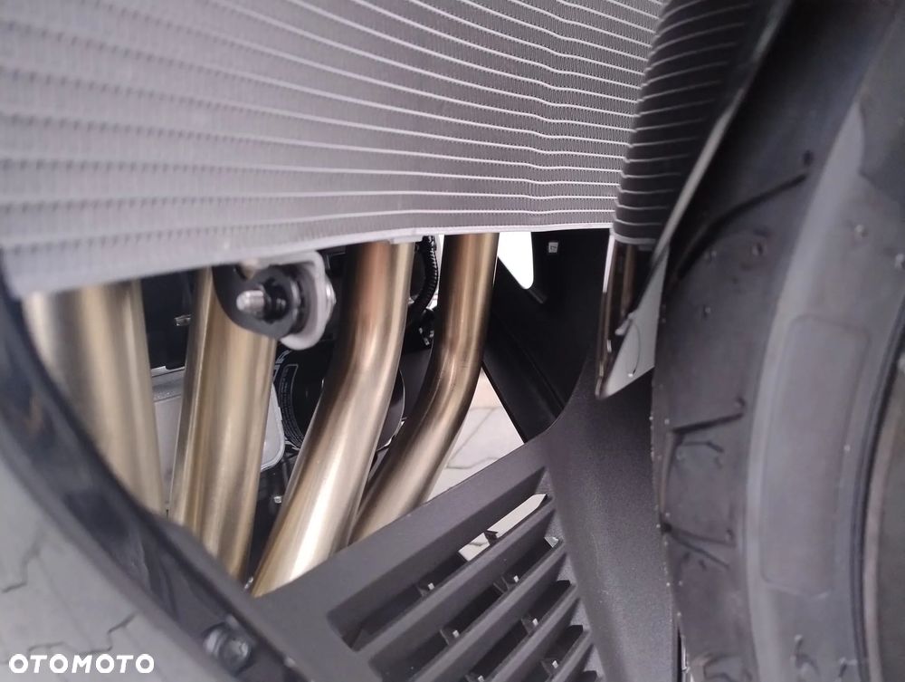 QJMOTOR SRK 800RR - 12