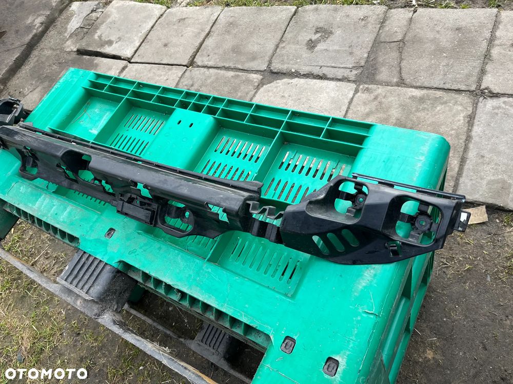 BMW F22 F23 Ślizg zderzaka środkowy tylny 7285532 - 4