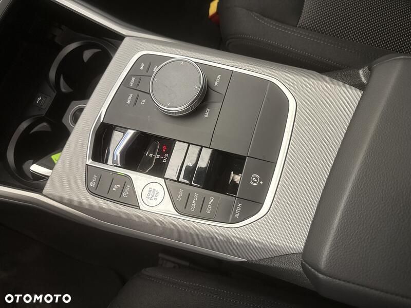 BMW Seria 3 320i sport - 18