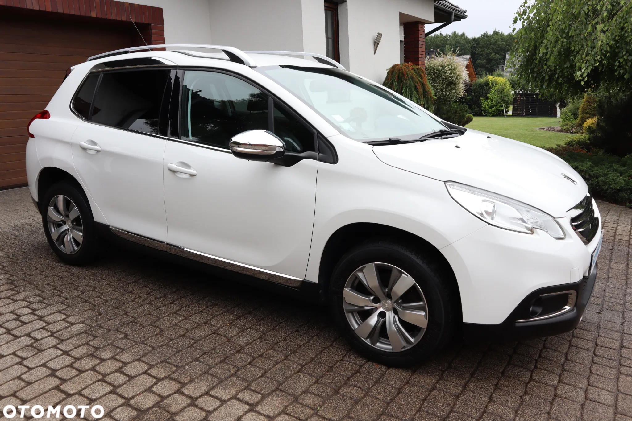 Peugeot 2008 1.2 Pure Tech Allure S&S - 6