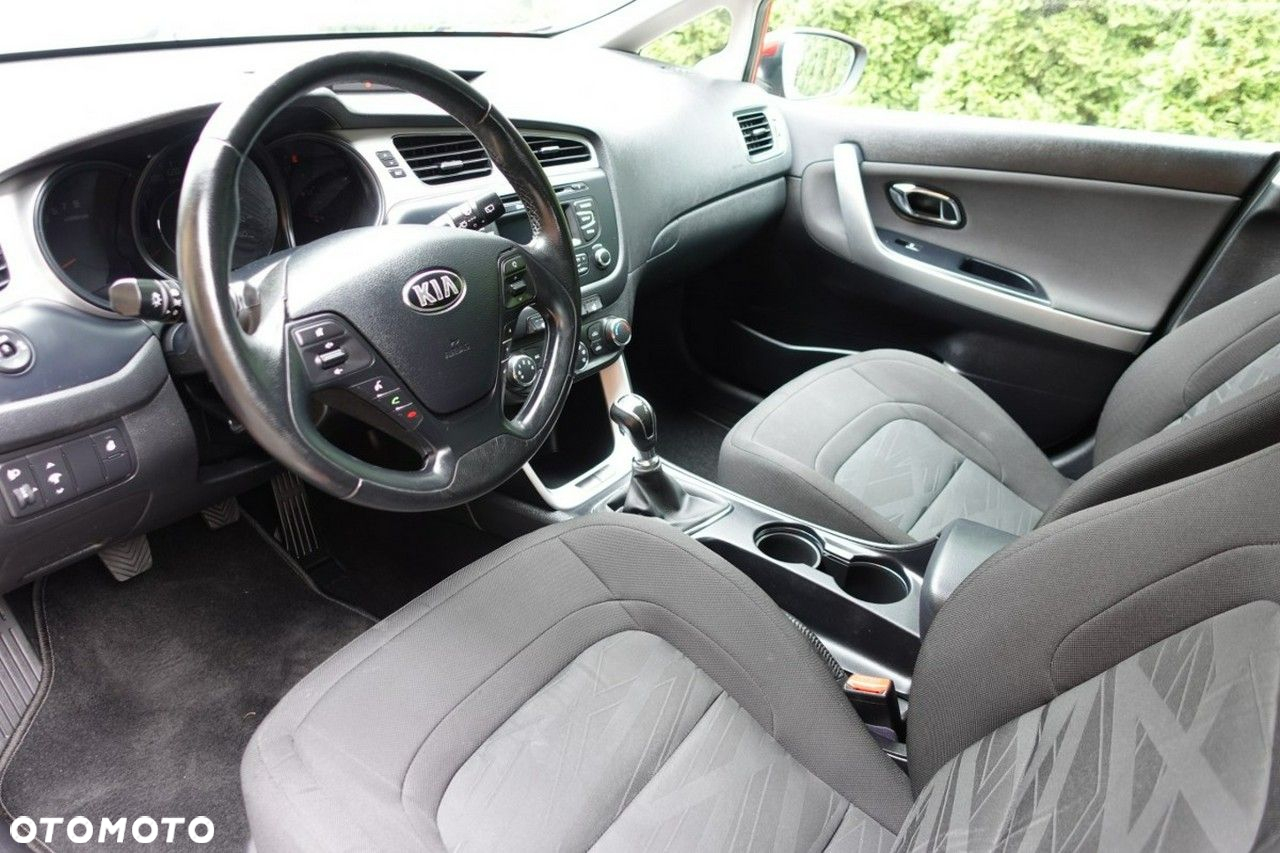 Kia Ceed - 11