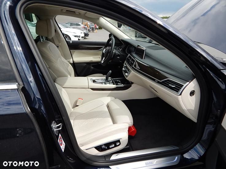 BMW Seria 7 750Li xDrive - 12