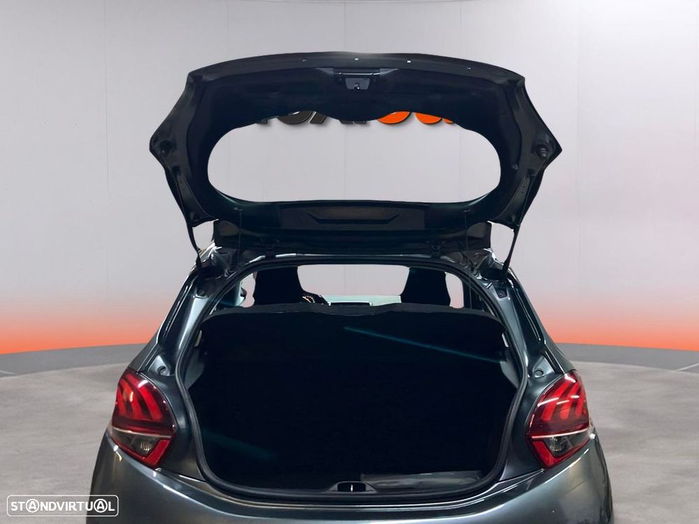 Peugeot 208 - 18