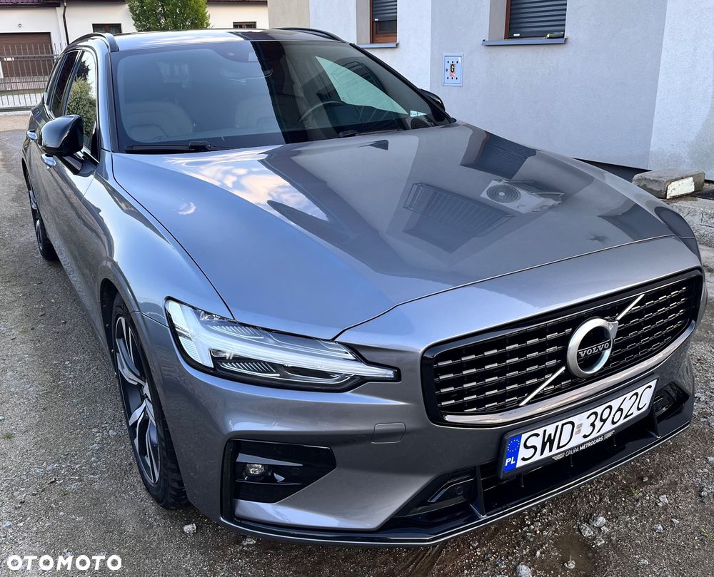 Volvo V60 B4 B R-Design - 2