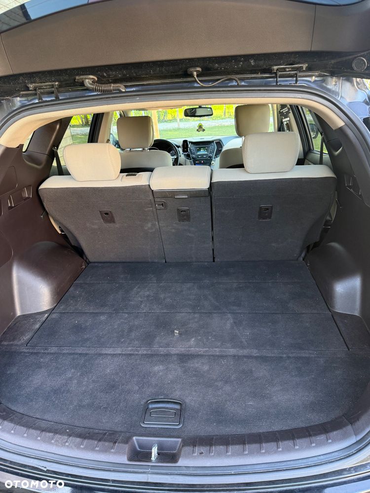 Hyundai Santa Fe 2.4 Sport Utility 2WD - 18