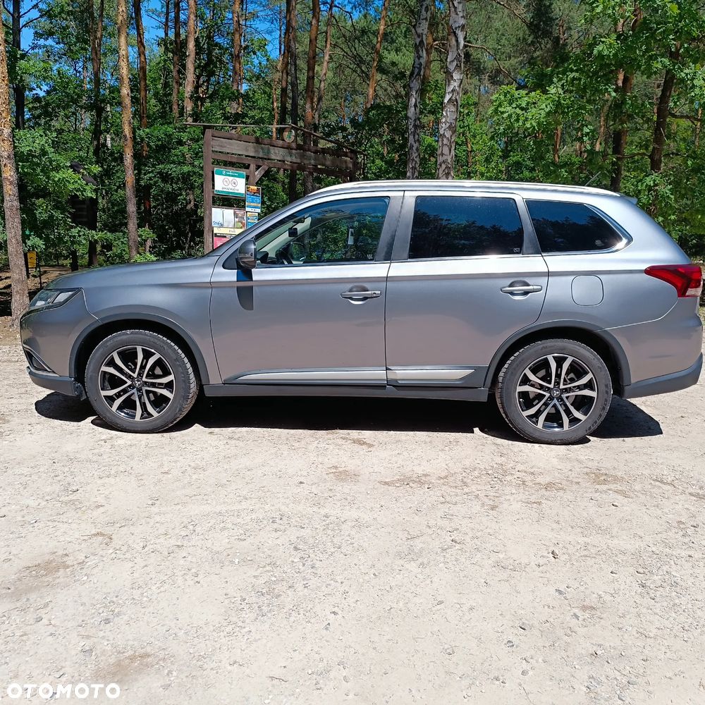 Mitsubishi Outlander - 2