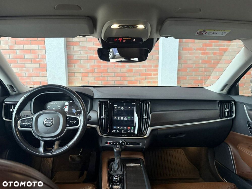 Volvo V90 Cross Country - 13