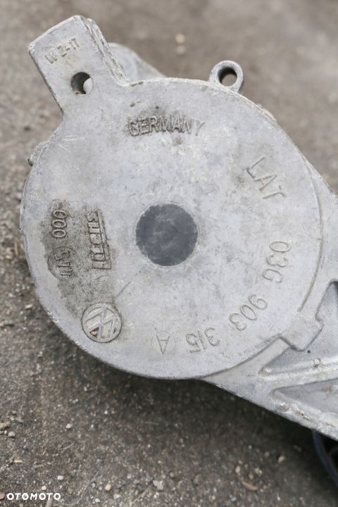 Napinacz paska VW Passat B6 2.0 TDI - 3