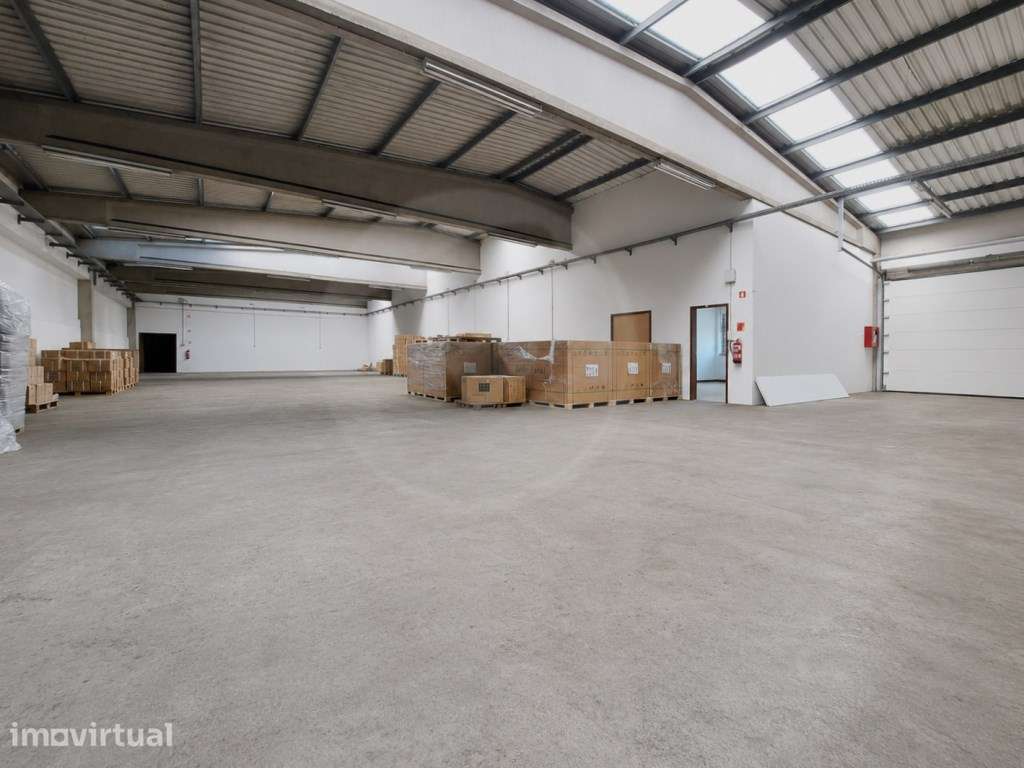 Armazém Industrial com 1.900 m² para Arrendamento em Fajozes - Grande imagem: 2/35