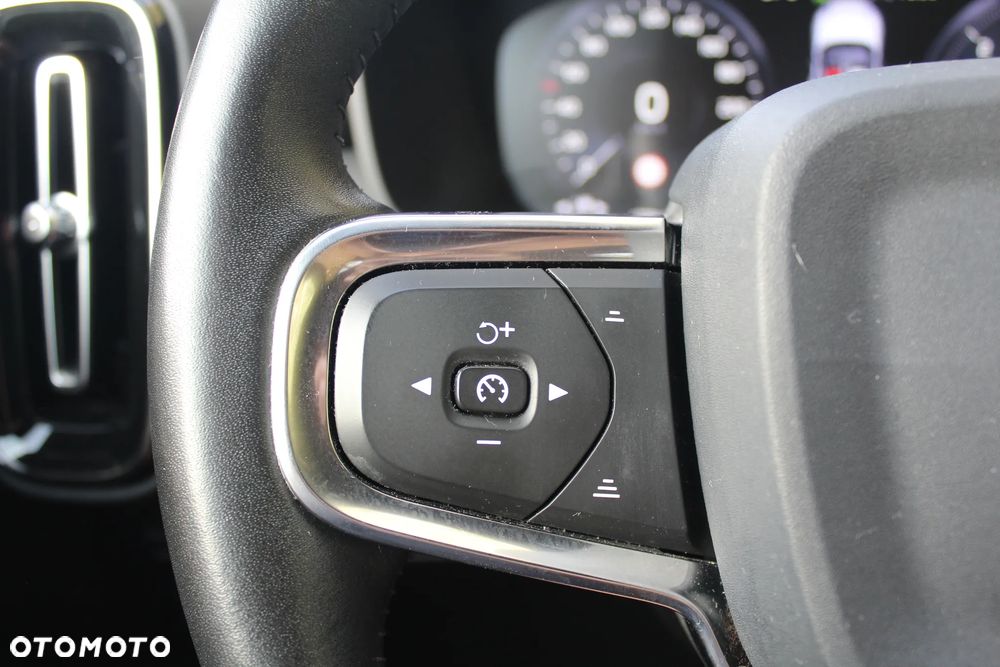 Volvo XC 40 D3 Momentum Pro - 29