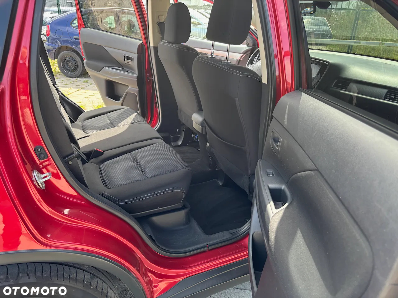 Mitsubishi Outlander 2.0 Invite + 2WD - 12