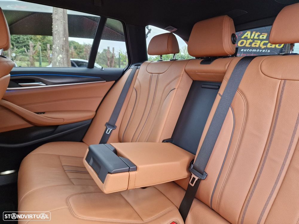 BMW 530 e Pack Desportivo M - 16