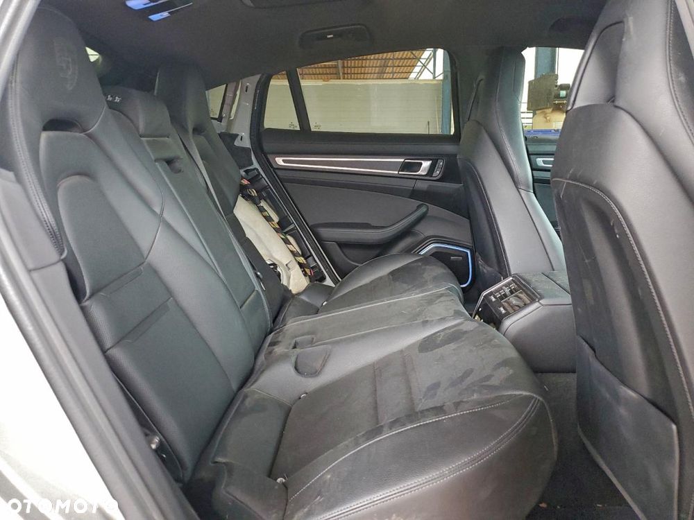 Porsche Panamera 4 - 11