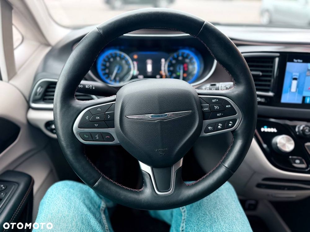 Chrysler Pacifica - 21