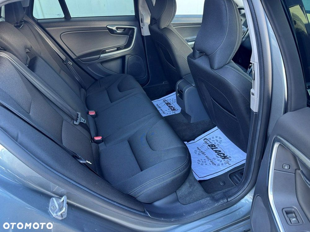 Volvo V60 Cross Country - 16