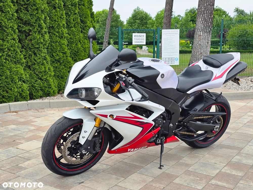 Yamaha R1 - 12