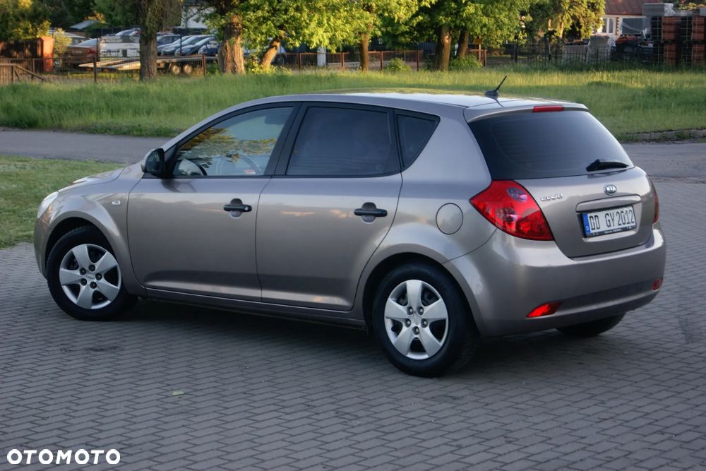 Kia Ceed 1.4 CVVT Attract - 32