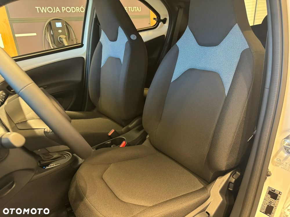 Toyota Aygo X Hybrid 1.5 Active e-CVT - 10