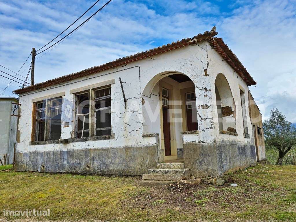 Antiga Escola Primária à Venda em Pai Cabeça - Tomar
Um espaço com... - Grande imagem: 2/40