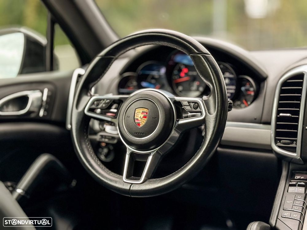 Porsche Cayenne - 8