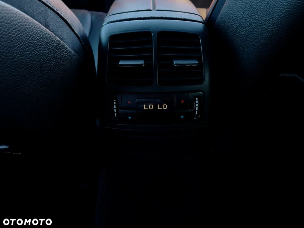 Mercedes-Benz Klasa E 320 CDI Elegance - 31