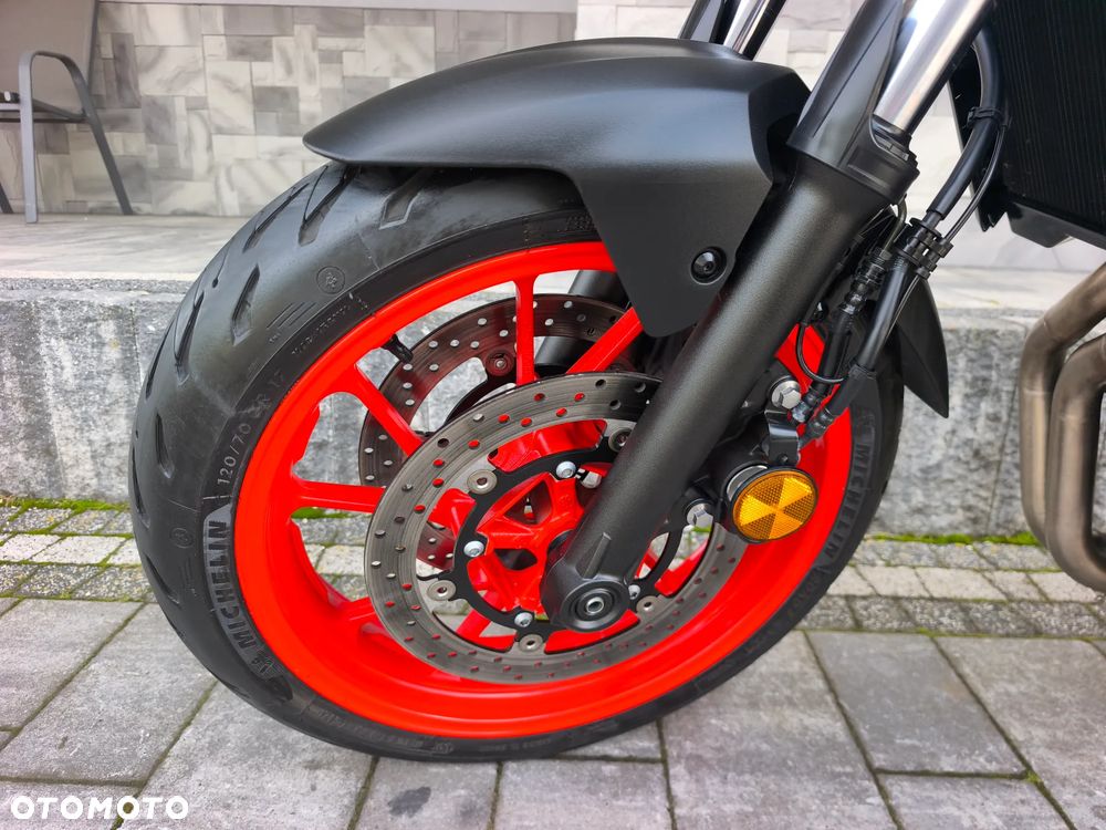 Yamaha MT - 24