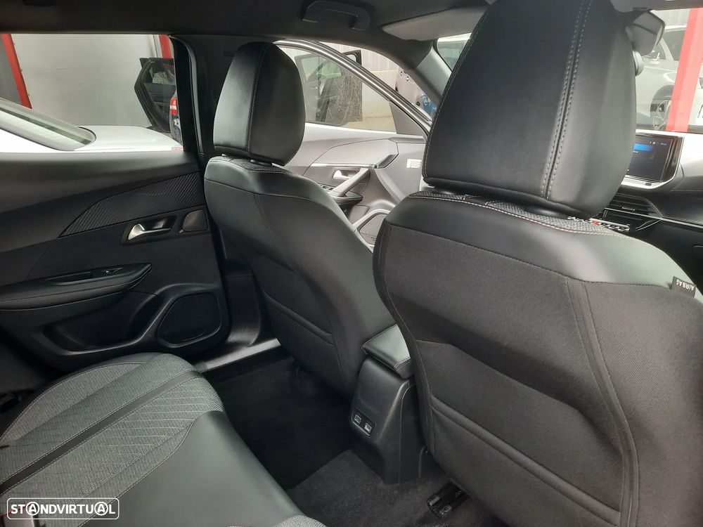 Peugeot 2008 1.2 PureTech Allure Pack - 24