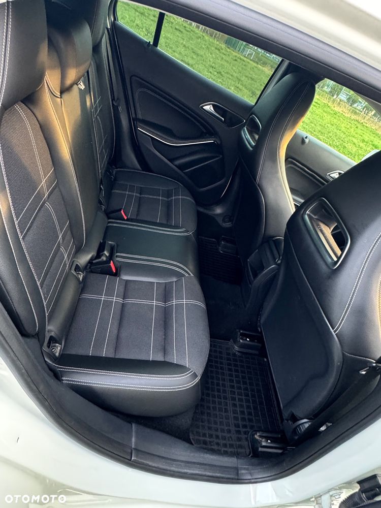 Mercedes-Benz GLA 200 7G-DCT SCORE - 21