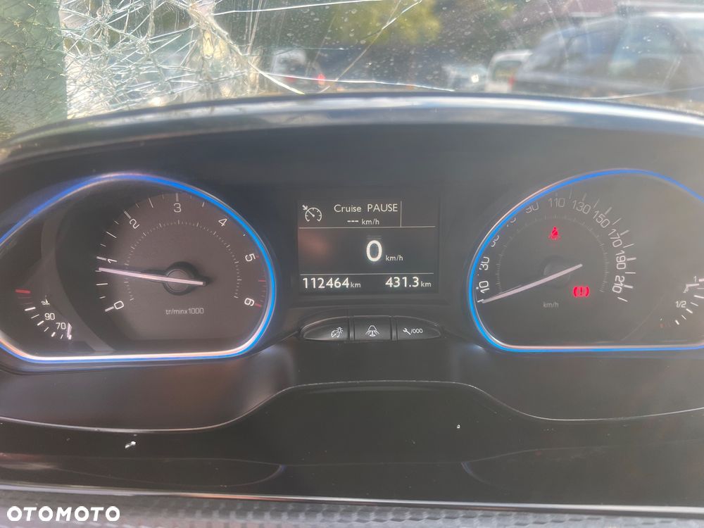 Peugeot 2008 1.6 BlueHDi Style S&S - 24