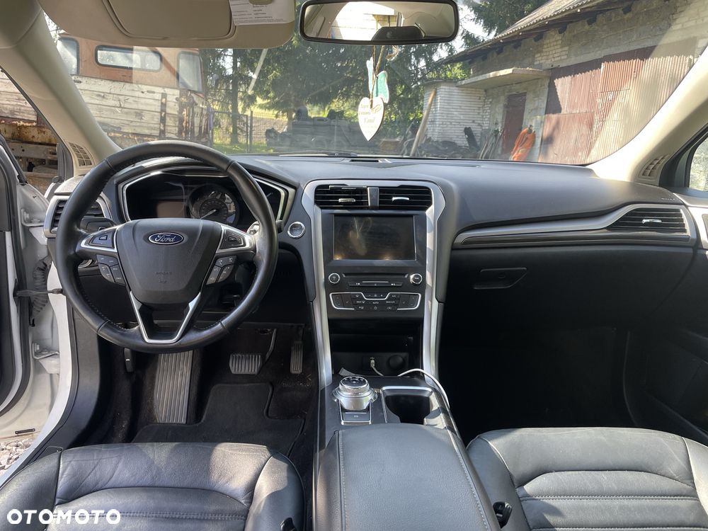 Ford Fusion - 8