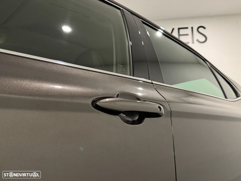 Toyota Camry 2.5 Hybrid Luxury - 19