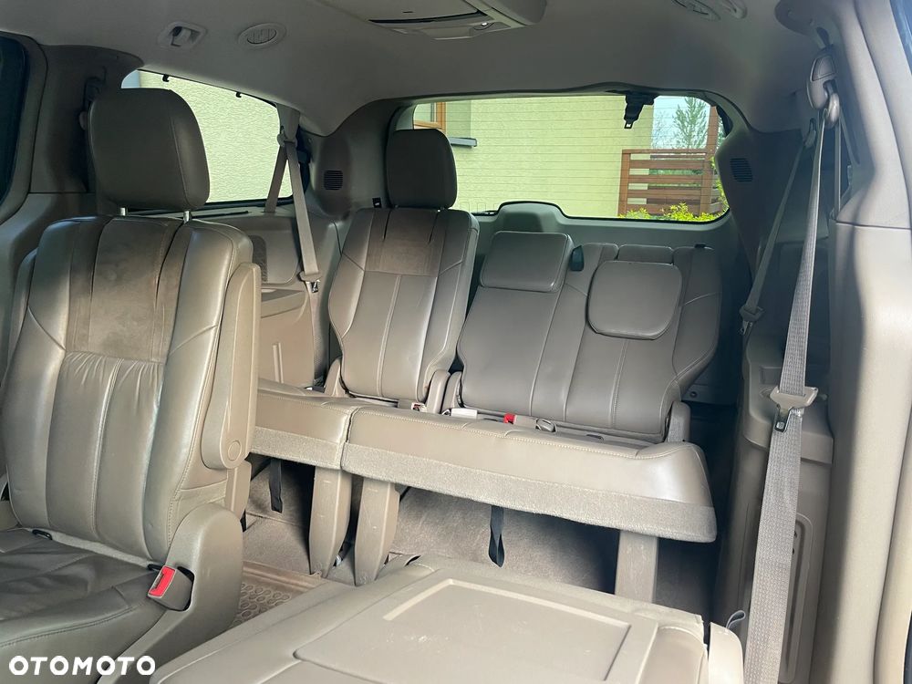 Chrysler Town & Country 3.6 Limited - 14