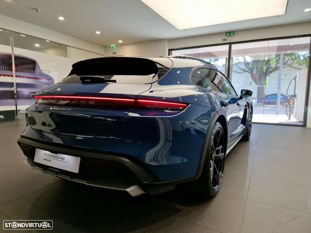 Porsche Taycan Cross Turismo 4 - 8