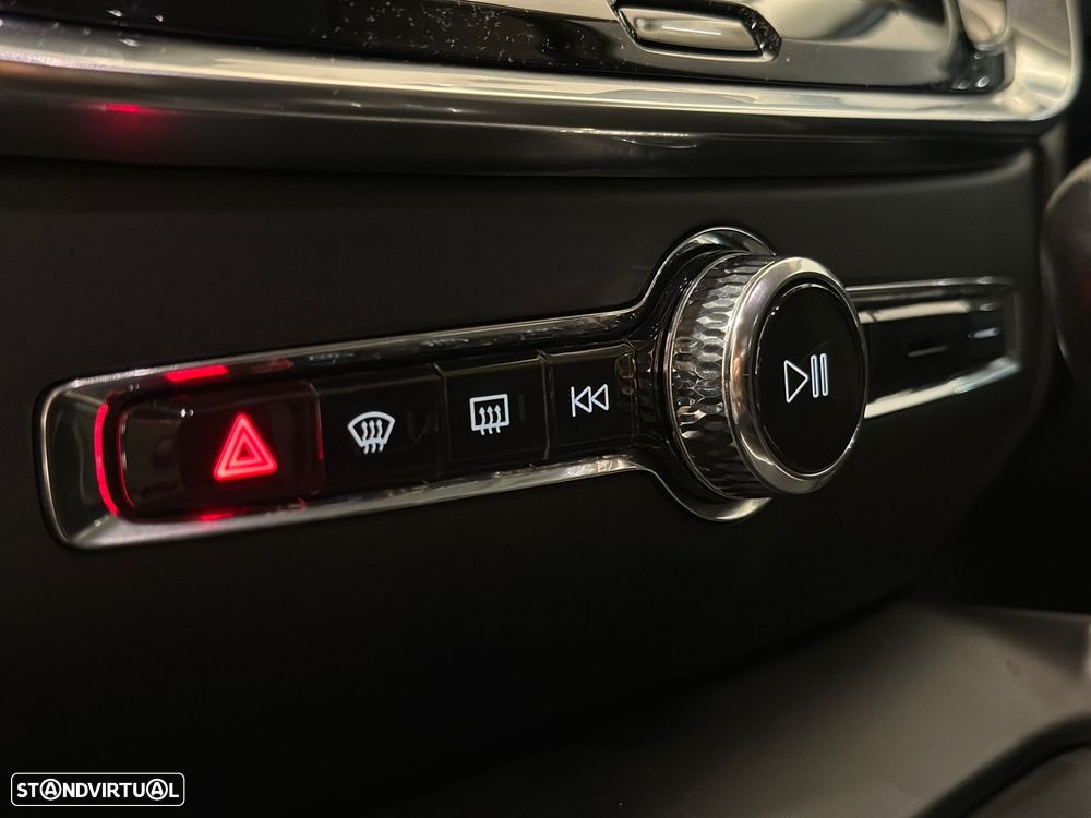 Volvo V60 2.0 D3 Momentum Geartronic - 17