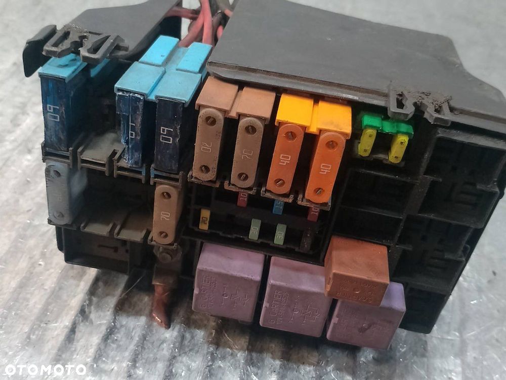 SKRZYNKA BEZPIECZNIKÓW RENAULT ESPACE IV 8200453771   P5RDGA048 2.2 DCI - 1