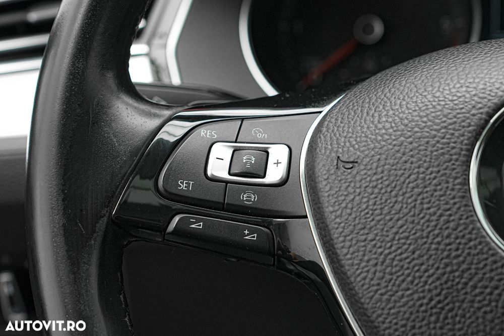 Volkswagen Passat 2.0 TDI DSG Highline - 26