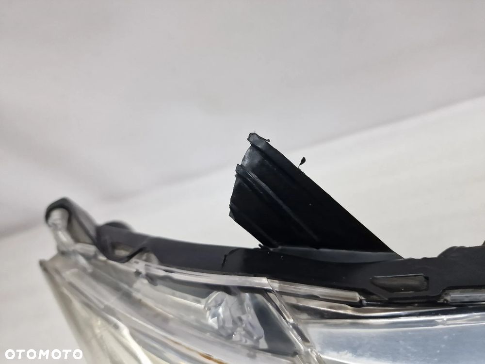 TOYOTA SIENNA SE 15- PRAWA LAMPA PRZEDNIA PRZÓD , NR AUKCJI LA317 - 10