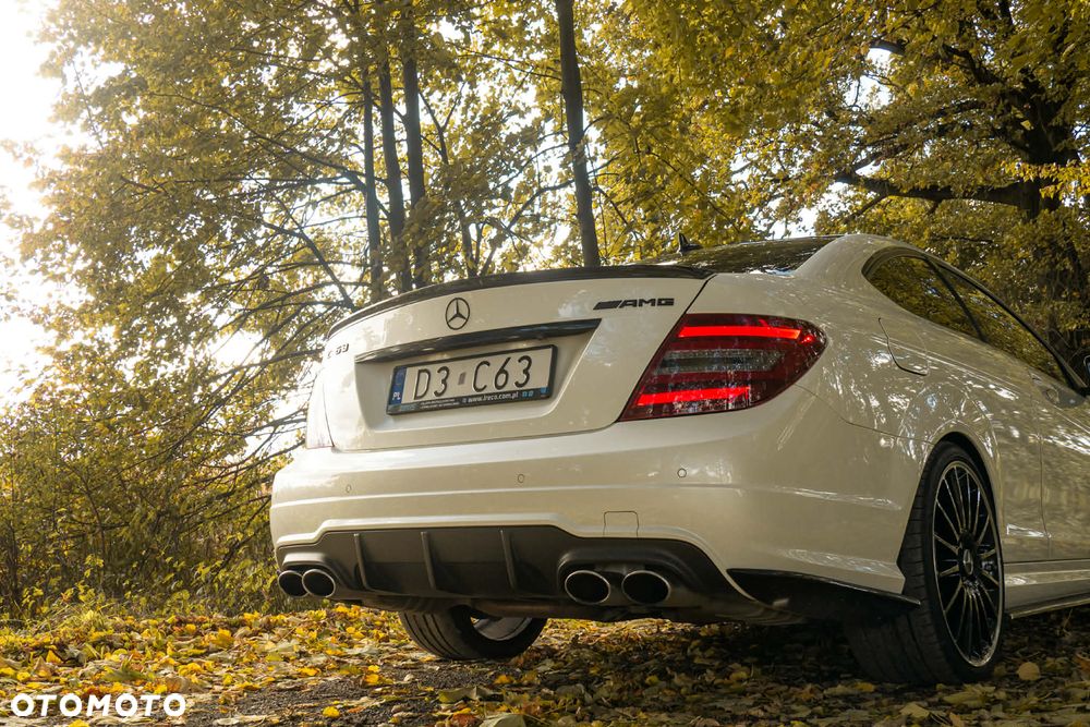 Mercedes-Benz Klasa C 63 AMG AMG SPEEDSHIFT MCT AMG Performance Package - 10