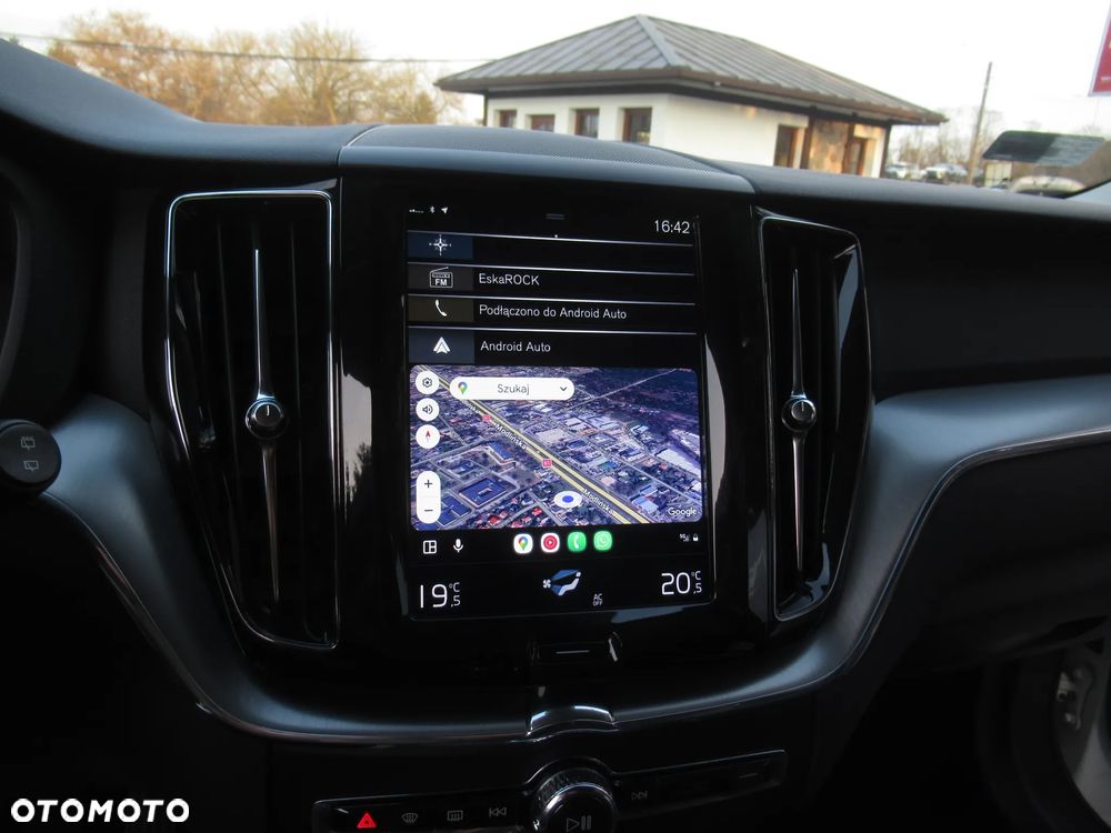 Volvo XC 60 T4 Momentum Pro - 32