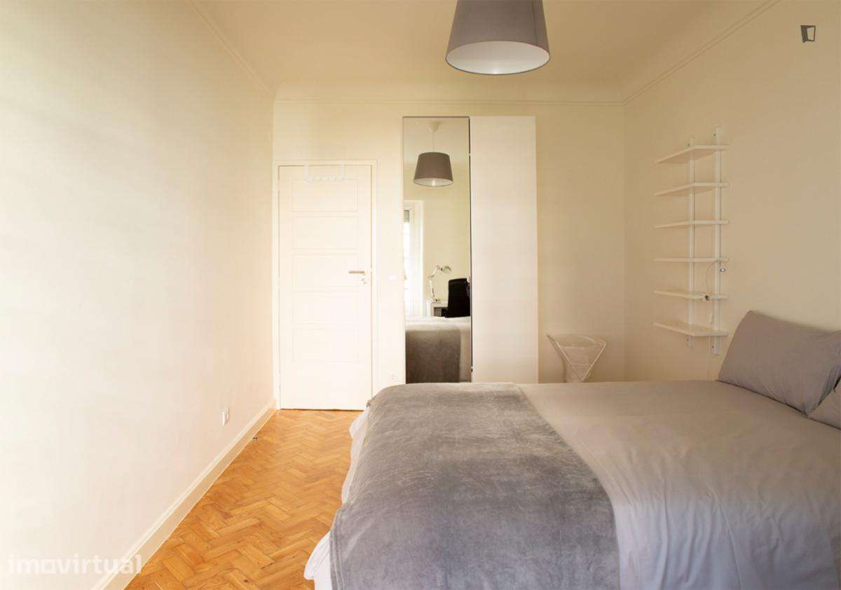Quarto - localizado em Roma-Areeiro Lisbon - Grande imagem: 3/27