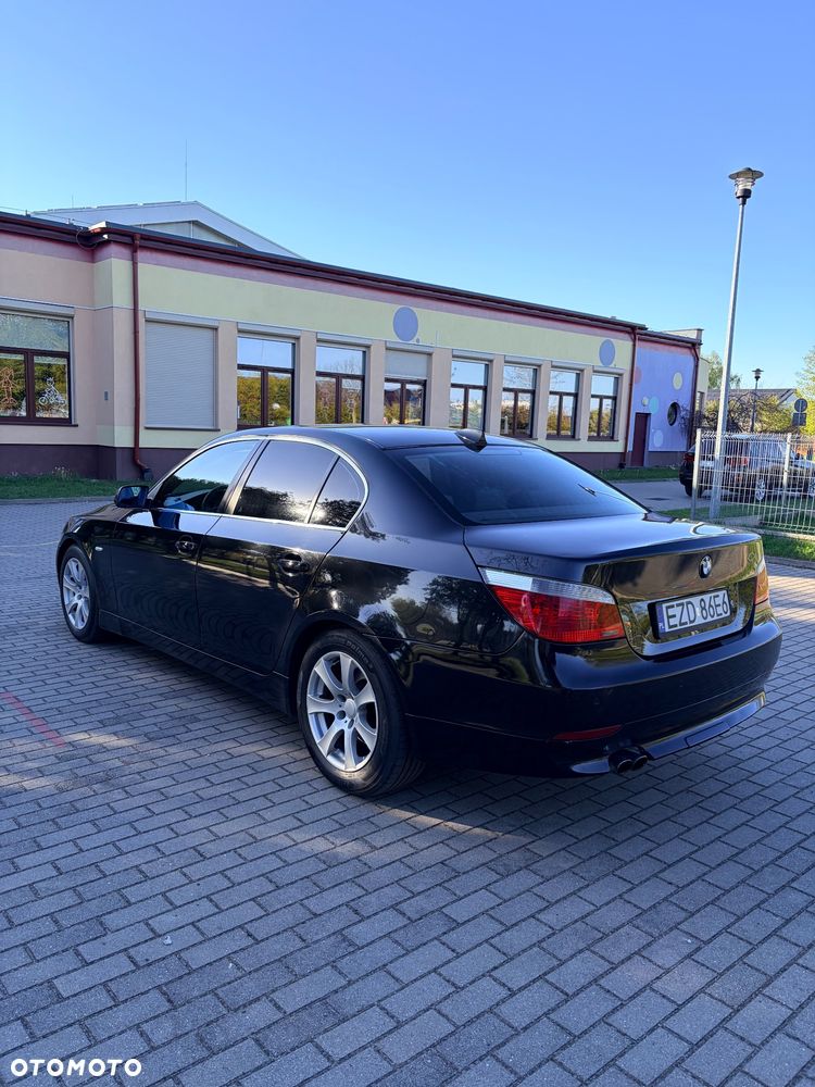 BMW Seria 5 520i - 4