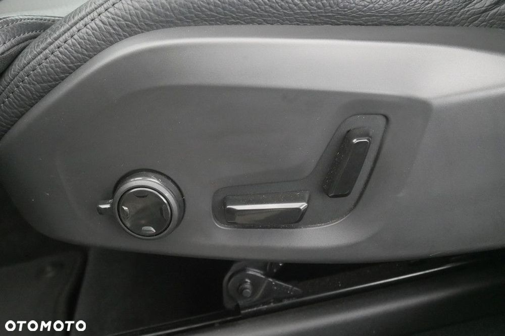 Volvo XC 60 - 30