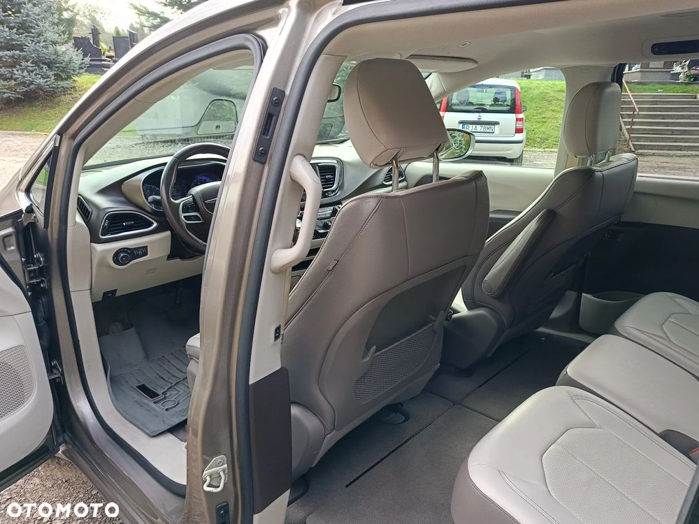 Chrysler Pacifica - 15