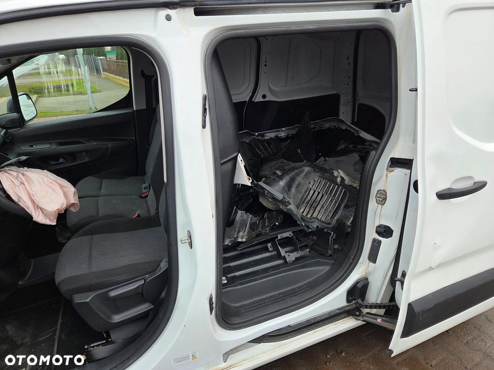 Peugeot PARTNER 1.2i 131KM - 9