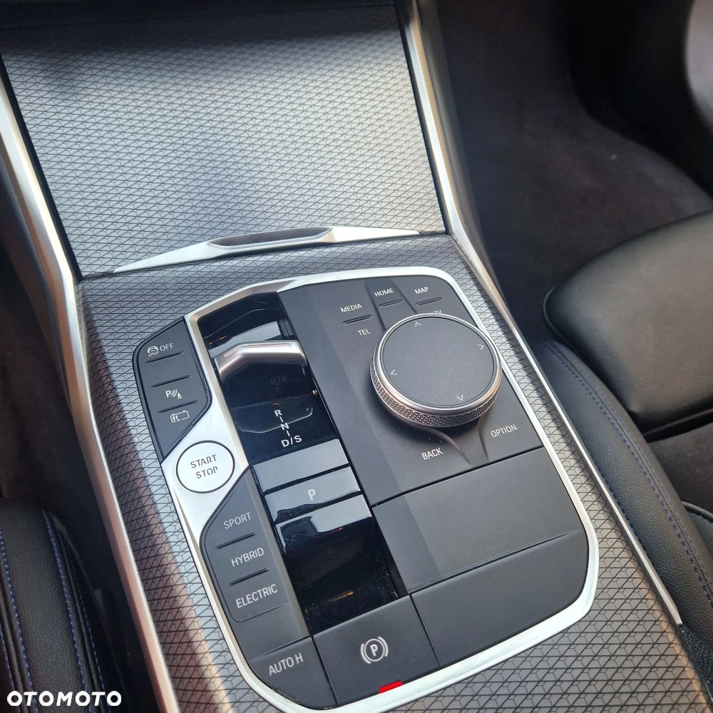 BMW Seria 3 330e xDrive M Sport - 19